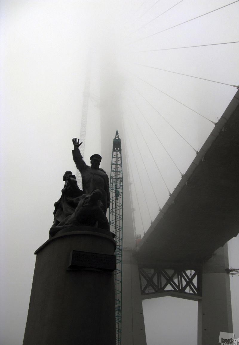 Строительство моста в тумане